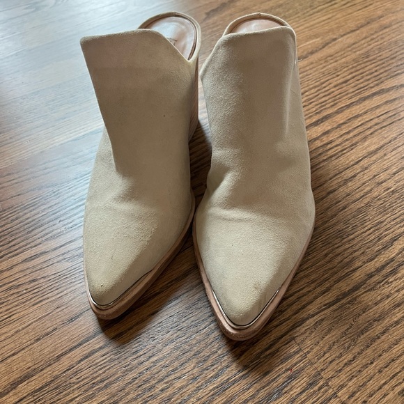 Steve Madden slip ons - Picture 1 of 5